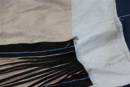 A Chinese embroidered silk skirt, early 20th century,